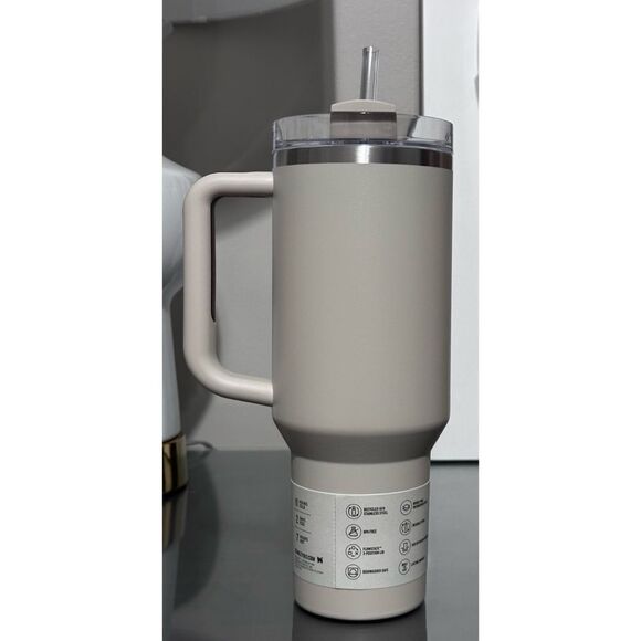 Stanley Quencher H2.0 FlowState 40oz Tumbler, MACADAMIA TAN - Picture 3 of 5